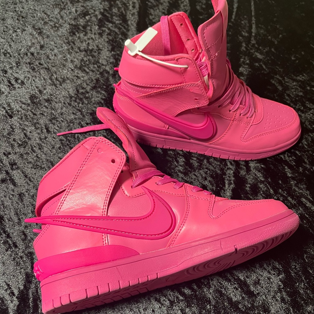 Nike Hot pink shoes 💓